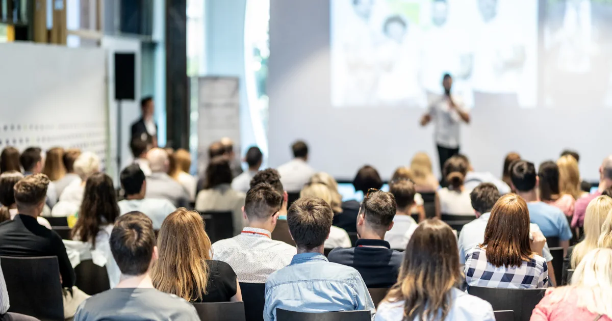 Jahresauftakt organisieren – Team startet gemeinsam motiviert ins neue Jahr