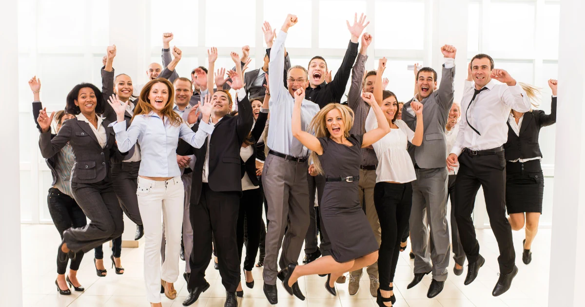 Teamevent für 25 bis 50 Personen – Gruppe erlebt gemeinsam ein Firmenevent